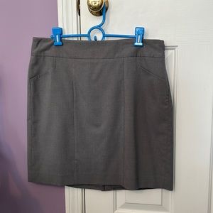 Loft gray lined skirt with pockets. Great used condition. Size 12.